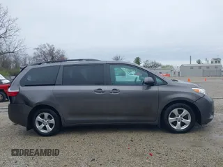 2017 Toyota Sienna LE Auto Access Seat with VIN 5TDKZ3DC6HS881378, listed as a IAAI auction lot 41932471 with 64,626 mi miles. Bid and sale history available at carsss.com. Image 14.
