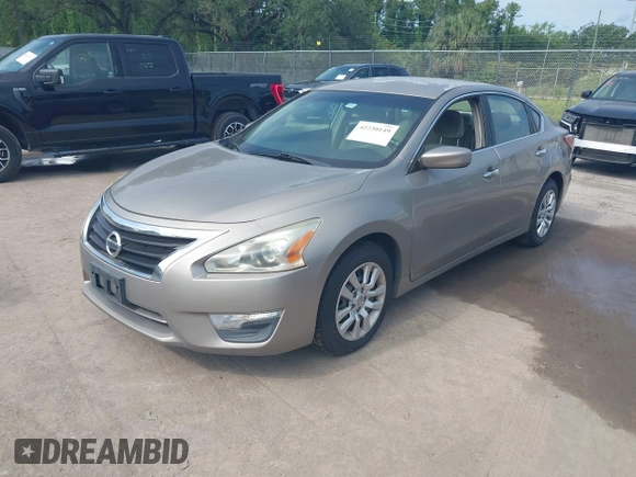 2013 Nissan Altima SV with VIN 1N4AL3AP4DN561907, listed as a IAAI auction lot 42230149 with 189,351 mi miles and . Bid and sale history available at carsss.com. Image 2.