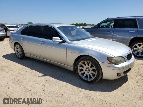 2006 BMW 7 Series 750Li z VIN WBAHN83576DT36432, wystawiony jako Copart lot #52169945 z przebiegiem 157 781 mil mil oraz Czysty tytuł • Clean title. Historia ofert i sprzedaży dostępna na DreamBid. Obrazek 4.