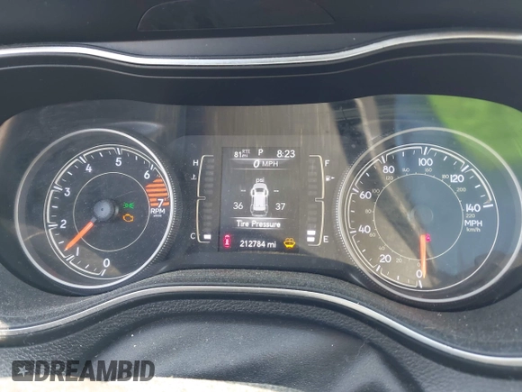 2019 Jeep Cherokee Latitude z VIN 1C4PJLCB9KD325901, wystawiony jako IAAI lot #42234702 z przebiegiem 212 784 mil mil oraz . Historia ofert i sprzedaży dostępna na DreamBid. Obrazek 7.