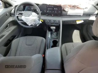 2024 Hyundai Elantra SE z VIN KMHLL4DG5RU740860, wystawiony jako Copart lot #47126855 z przebiegiem 34 990 mil mil oraz Nie do naprawy • Non repairable. Historia ofert i sprzedaży dostępna na DreamBid. Obrazek 8.