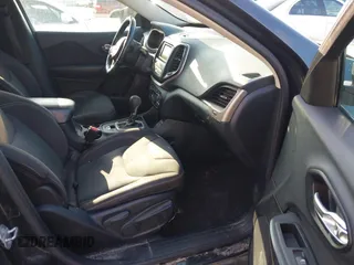 2016 Jeep Cherokee Latitude with VIN 1C4PJLCS7GW206935, listed as a IAAI auction lot 42430585 with 201,629 mi miles and . Bid and sale history available at DreamBid. Image 5.