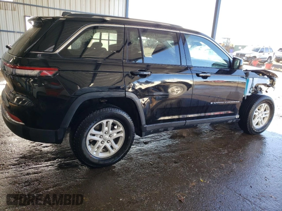 2024 Jeep Grand Cherokee Laredo with VIN 1C4RJHAG0RC700496, listed as a Copart auction lot 88449625 with 32,049 mi miles and Clean title. Bid and sale history available at DreamBid. Image 3.