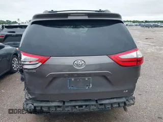 2015 Toyota Sienna LE AAS z VIN 5TDKK3DCXFS612396, wystawiony jako IAAI lot #42172932 z przebiegiem 90 440 mil mil oraz . Historia ofert i sprzedaży dostępna na DreamBid. Obrazek 16.