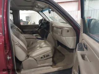 2005 Chevrolet Tahoe Z71 with VIN 1GNEK13Z05R271098, listed as a IAAI auction lot 41616696 with 285,553 mi miles. Bid and sale history available at carsss.com. Image 5.