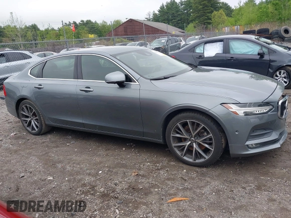 2018 Volvo S90 Momentum z VIN LVY982MK1JP038653, wystawiony jako IAAI lot #42271261 z przebiegiem 92 519 mil mil oraz . Historia ofert i sprzedaży dostępna na DreamBid. Obrazek 14.