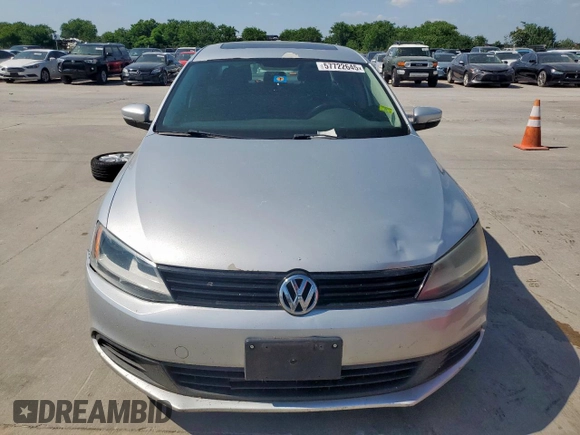 2012 Volkswagen Jetta SE z VIN 3VWDP7AJ0CM420885, wystawiony jako Copart lot #57722645 z przebiegiem 162 136 mil mil oraz Czysty tytuł • Clean title. Historia ofert i sprzedaży dostępna na DreamBid. Obrazek 5.