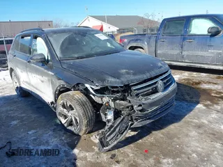 2024 Volkswagen Tiguan SE R-Line Black с VIN 3VV8B7AX3RM158006, выставлен на аукционе IAAI как лот 41416903 с пробегом 1 735 миль миль и . История ставок и продаж доступна на DreamBid. Изображение 1.