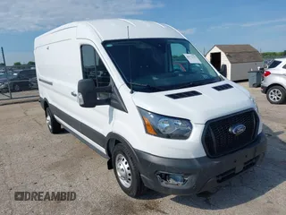2023 Ford Transit z VIN 1FTBW9CG7PKB84159, wystawiony jako IAAI lot #42772115 z przebiegiem 6 945 mil mil oraz . Historia ofert i sprzedaży dostępna na DreamBid. Obrazek 1.