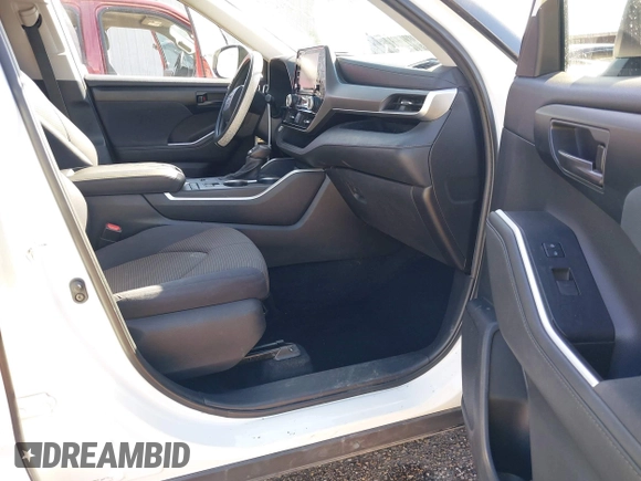 2021 Toyota Highlander L with VIN 5TDZZRAH2MS515171, listed as a IAAI auction lot 41976426 with 63,339 mi miles and . Bid and sale history available at DreamBid. Image 5.