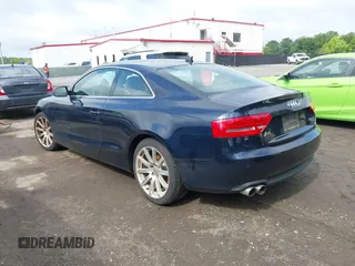 2011 Audi A5 Premium Plus z VIN WAULFAFR2BA051470, wystawiony jako IAAI lot #42465472 z przebiegiem 108 172 mil mil oraz . Historia ofert i sprzedaży dostępna na DreamBid. Obrazek 3.