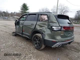2024 Volkswagen Atlas Peak Edition SE z VIN 1V2CR2CA2RC596063, wystawiony jako IAAI lot #41521531 z przebiegiem Nie podano mil oraz . Historia ofert i sprzedaży dostępna na DreamBid. Obrazek 3.
