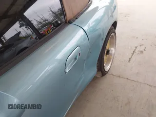 2001 Mazda MX-5 Miata z VIN JM1NB353510200779, wystawiony jako IAAI lot #42479005 z przebiegiem 157 269 mil mil oraz . Historia ofert i sprzedaży dostępna na DreamBid. Obrazek 6.