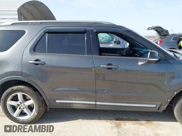 2017 Ford Explorer XLT z VIN 1FM5K8D8XHGC76912, wystawiony jako IAAI lot #41728061 z przebiegiem 100 995 mil mil oraz . Historia ofert i sprzedaży dostępna na DreamBid. Obrazek 13.