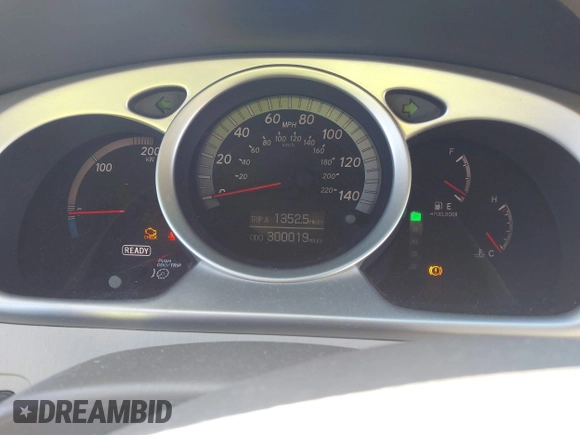 2006 Toyota Highlander Hybrid with VIN JTEEW21A960008237, listed as a IAAI auction lot 41411570 with 300,019 mi miles. Bid and sale history available at carsss.com. Image 7.