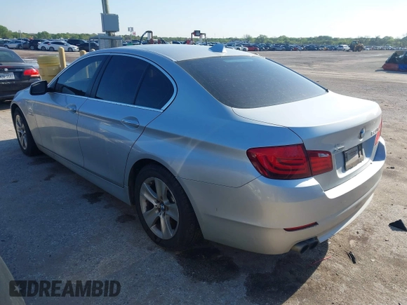 2013 BMW 5 Series 528i xDrive with VIN WBAXH5C5XDD114174, listed as a IAAI auction lot 41934972 with 127,193 mi miles. Bid and sale history available at carsss.com. Image 3.
