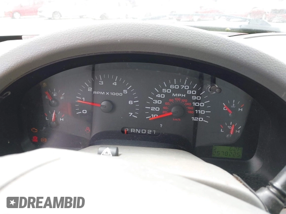 2005 Ford F-150 XLT with VIN 1FTPW12505FB56152, listed as a IAAI auction lot 42034990 with 257,822 mi miles. Bid and sale history available at carsss.com. Image 7.