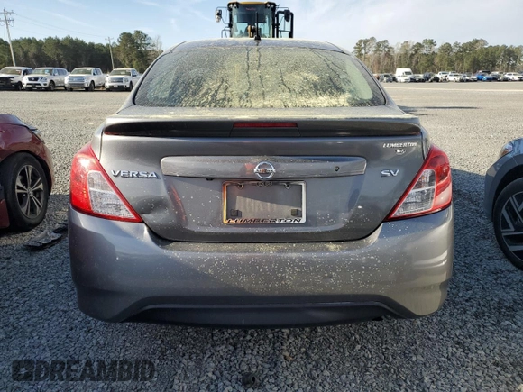 2019 Nissan Versa SV z VIN 3N1CN7AP2KL800634, wystawiony jako Copart lot #49775895 z przebiegiem 115 948 mil mil oraz Czysty tytuł • Clean title. Historia ofert i sprzedaży dostępna na DreamBid. Obrazek 6.