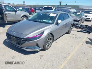 2023 Hyundai Elantra Limited z VIN KMHLP4AG9PU572226, wystawiony jako IAAI lot #41725056 z przebiegiem 19 725 mil mil oraz . Historia ofert i sprzedaży dostępna na DreamBid. Obrazek 2.
