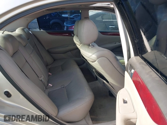 2004 Lexus ES 330 with VIN JTHBA30G045016212, listed as a IAAI auction lot 42057870 with 261,935 mi miles. Bid and sale history available at carsss.com. Image 8.