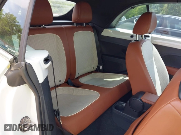 2015 Volkswagen Beetle Classic с VIN 3VW517AT4FM809038, выставлен на аукционе IAAI как лот 42621859 с пробегом 106 118 миль миль и . История ставок и продаж доступна на DreamBid. Изображение 8.
