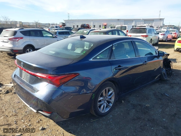 2019 Toyota Avalon Hybrid Limited with VIN 4T1B21FB0KU003585, listed as a IAAI auction lot 41430671 with 46,104 mi miles. Bid and sale history available at carsss.com. Image 4.