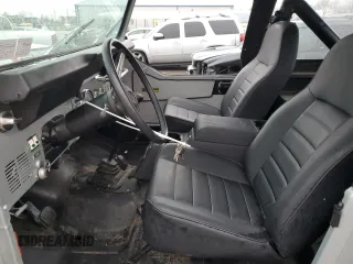 1985 Jeep CJ z VIN 1JCCM87AXFT128119, wystawiony jako Copart lot #42979045 z przebiegiem 83 932 mil mil oraz Tytuł czysty. Historia ofert i sprzedaży dostępna na DreamBid. Obrazek 7.