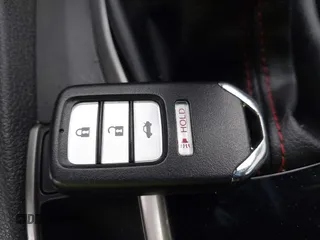 2020 Honda Civic Si z VIN 2HGFC1E50LH706382, wystawiony jako IAAI lot #42227326 z przebiegiem 72 591 mil mil oraz . Historia ofert i sprzedaży dostępna na DreamBid. Obrazek 11.