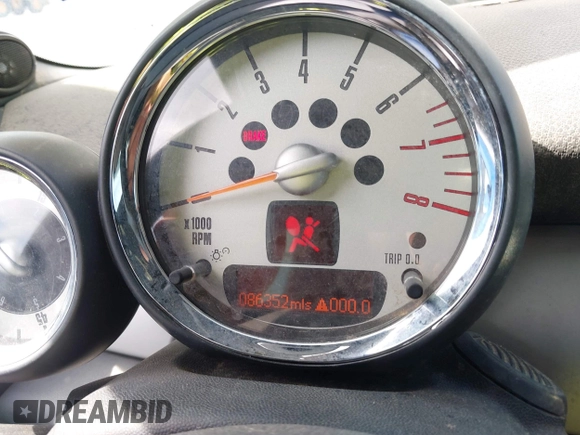 2011 MINI Convertible с VIN WMWZN3C56BT133717, выставлен на аукционе IAAI как лот 42496339 с пробегом 86 352 миль миль и . История ставок и продаж доступна на DreamBid. Изображение 7.