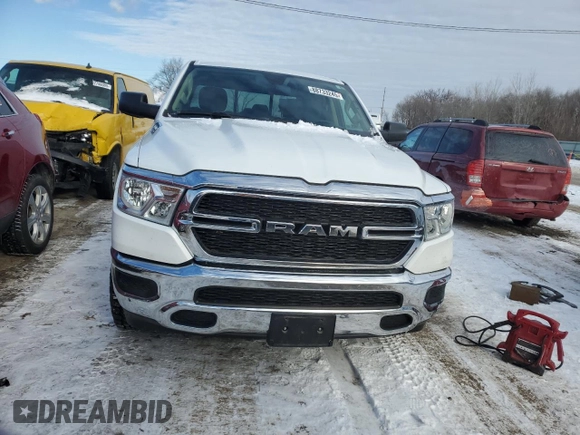 2019 Ram 1500 Tradesman z VIN 1C6SRFCT4KN552279, wystawiony jako Copart lot #88733245 z przebiegiem 28 561 mil mil oraz Szkoda całkowita • Salvage title. Historia ofert i sprzedaży dostępna na DreamBid. Obrazek 5.