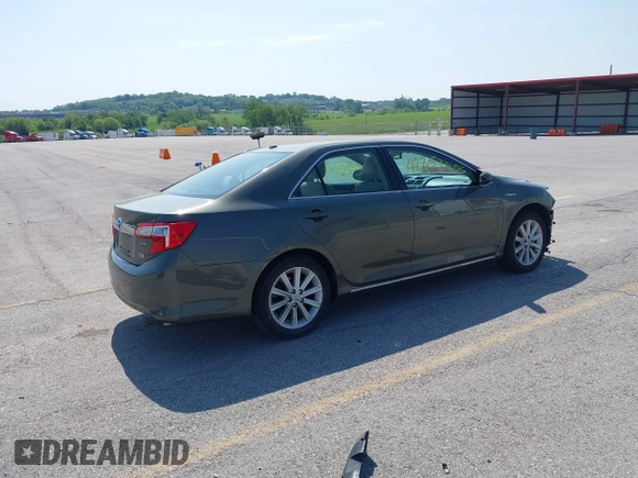 2012 Toyota Camry XLE z VIN 4T1BD1FK7CU037762, wystawiony jako IAAI lot #42253606 z przebiegiem 130 888 mil mil oraz . Historia ofert i sprzedaży dostępna na DreamBid. Obrazek 4.
