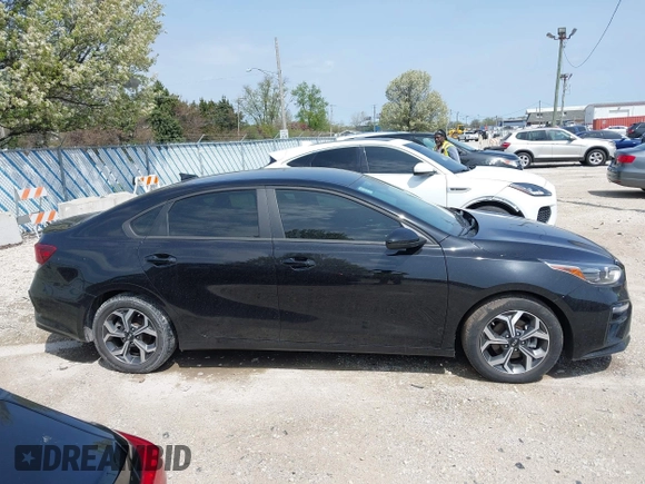2021 Kia Forte LXS z VIN 3KPF24AD7ME393313, wystawiony jako IAAI lot #42127977 z przebiegiem 44 943 mil mil oraz . Historia ofert i sprzedaży dostępna na DreamBid. Obrazek 13.