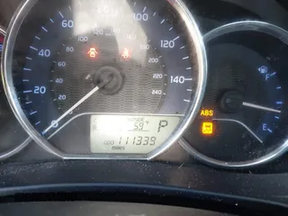 2016 Toyota Corolla L z VIN 5YFBURHE2GP459516, wystawiony jako IAAI lot #41750043 z przebiegiem 111 339 mil mil oraz . Historia ofert i sprzedaży dostępna na DreamBid. Obrazek 7.