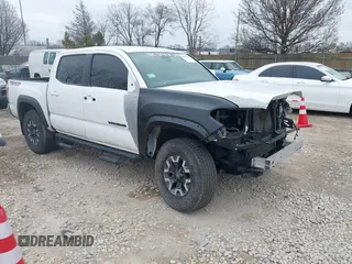 2022 Toyota Tacoma SR z VIN 3TYCZ5AN8NT088895, wystawiony jako IAAI lot #41983137 z przebiegiem 45 180 mil mil oraz . Historia ofert i sprzedaży dostępna na DreamBid. Obrazek 1.
