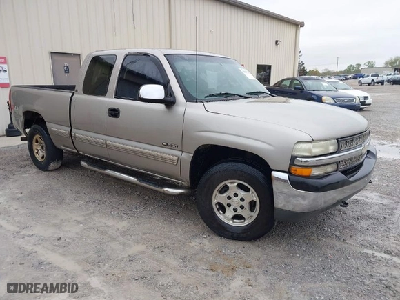2000 Chevrolet Silverado 1500 LS with VIN 1GCEK19T5YE324384, listed as a IAAI auction lot 41925208 with 226,403 mi miles. Bid and sale history available at carsss.com. Image 1.