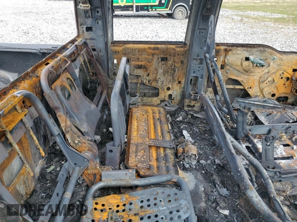 2006 Ford F-350 XL z VIN 1FTWW31P96ED53757, wystawiony jako Copart lot #52584825 z przebiegiem Nie podano mil oraz Szkoda całkowita • Salvage title. Historia ofert i sprzedaży dostępna na DreamBid. Obrazek 10.
