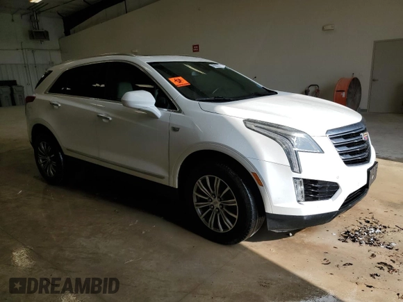 2017 Cadillac XT5 Luxury FWD z VIN 1GYKNBRS3HZ133587, wystawiony jako Copart lot #53570065 z przebiegiem 98 181 mil mil oraz Tytuł czysty. Historia ofert i sprzedaży dostępna na DreamBid. Obrazek 4.