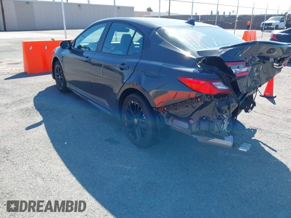 2025 Toyota Camry LE z VIN 4T1DAACK4SU572097, wystawiony jako IAAI lot #41827762 z przebiegiem 8 106 mil mil oraz . Historia ofert i sprzedaży dostępna na DreamBid. Obrazek 3.