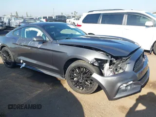 2015 Ford Mustang EcoBoost z VIN 1FA6P8TH1F5413262, wystawiony jako IAAI lot #42229055 z przebiegiem 122 930 mil mil oraz . Historia ofert i sprzedaży dostępna na DreamBid. Obrazek 1.