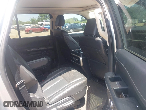 2022 Ford Expedition XLT z VIN 1FMJU1HTXNEA49452, wystawiony jako IAAI lot #41981687 z przebiegiem 42 396 mil mil oraz . Historia ofert i sprzedaży dostępna na DreamBid. Obrazek 8.