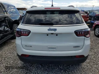 2021 Jeep Compass Latitude z VIN 3C4NJDBB5MT560792, wystawiony jako Copart lot #56300155 z przebiegiem 89 783 mil mil oraz Szkoda całkowita • Salvage title. Historia ofert i sprzedaży dostępna na DreamBid. Obrazek 6.
