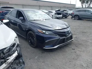 2022 Toyota Camry Hybrid XSE z VIN 4T1K31AK6NU571803, wystawiony jako IAAI lot #42348549 z przebiegiem 15 263 mil mil oraz . Historia ofert i sprzedaży dostępna na DreamBid. Obrazek 1.