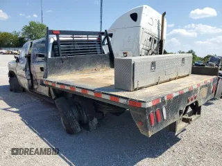 2005 Chevrolet Silverado 3500 DRW LT with VIN 1GCJK33295F911087, listed as a Copart auction lot 68901824 with 0 mi miles and Non Repairable. Bid and sale history available at carsss.com. Image 2.