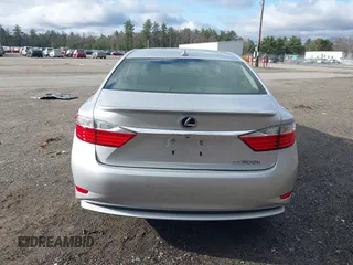2013 Lexus ES 300h Hybrid with VIN JTHBW1GG1D2002302, listed as a IAAI auction lot 41902424 with 104,020 mi miles. Bid and sale history available at carsss.com. Image 16.