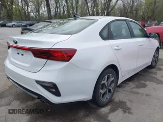 2021 Kia Forte LXS z VIN 3KPF24AD8ME360661, wystawiony jako IAAI lot #41955200 z przebiegiem 106 542 mil mil oraz . Historia ofert i sprzedaży dostępna na DreamBid. Obrazek 4.