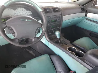 2002 Ford Thunderbird Hardtop Premium z VIN 1FAHP60A22Y109399, wystawiony jako Copart lot #61760324 z przebiegiem 137 158 mil mil oraz Szkoda całkowita • Salvage title. Historia ofert i sprzedaży dostępna na DreamBid. Obrazek 8.