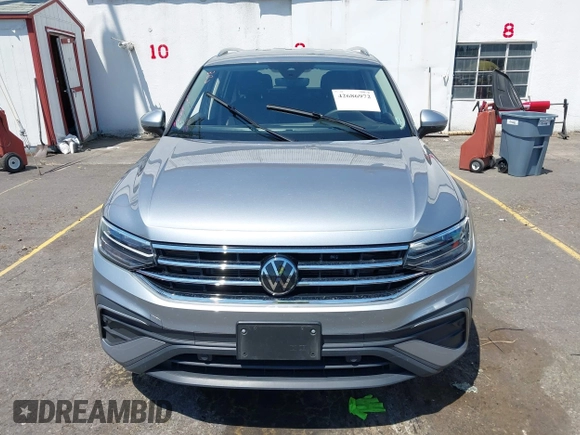 2024 Volkswagen Tiguan SE with VIN 3VV2B7AX6RM149564, listed as a IAAI auction lot 42686972 with 20,350 mi miles and . Bid and sale history available at DreamBid. Image 13.