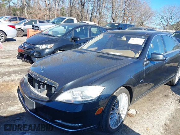 2012 Mercedes-Benz S 550 z VIN WDDNG9EB4CA430358, wystawiony jako IAAI lot #41355572 z przebiegiem 129 781 mil mil oraz . Historia ofert i sprzedaży dostępna na DreamBid. Obrazek 2.