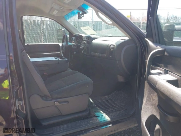 2008 Chevrolet Silverado 1500 LT w/1LT with VIN 2GCEK13M781169033, listed as a IAAI auction lot 42046307 with 153,468 mi miles. Bid and sale history available at carsss.com. Image 5.