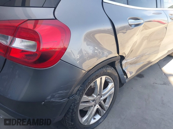 2015 Mercedes-Benz GLA 250 z VIN WDCTG4EB5FJ134607, wystawiony jako IAAI lot #41850309 z przebiegiem Nie podano mil oraz . Historia ofert i sprzedaży dostępna na DreamBid. Obrazek 11.